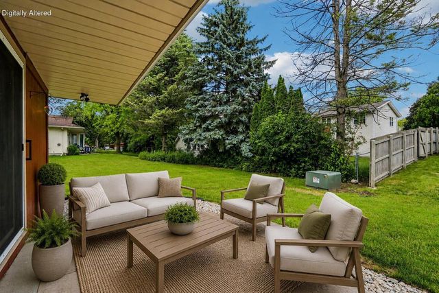 715 Tamarack Dr E, West Bend, WI 53095