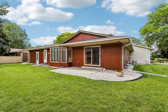 715 Tamarack Dr E, West Bend, WI 53095