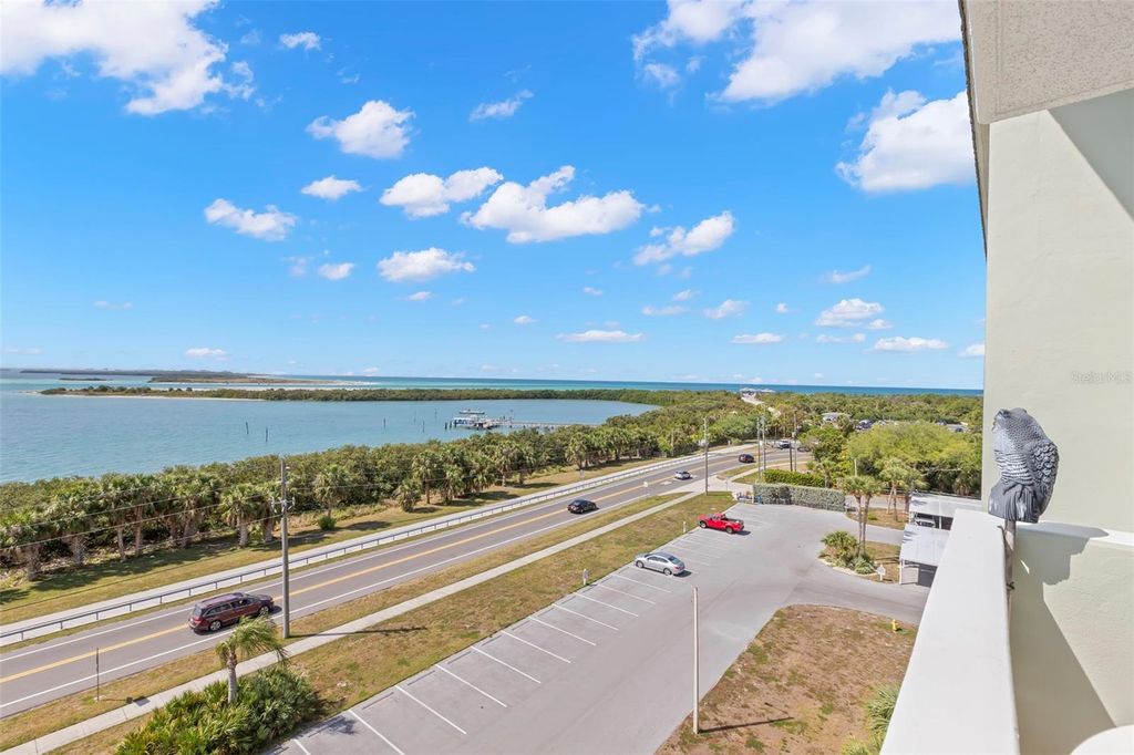 Image 15 of property listing at 9 FORBES PLACE 707, Dunedin, FL 34698