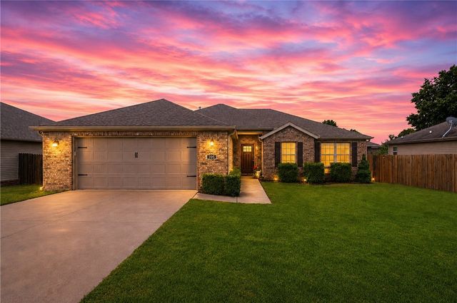 705 Olivia Lane, Centerton, AR 72719