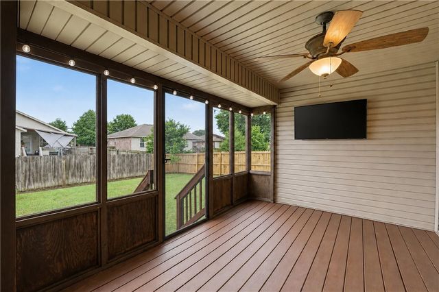 705 Olivia Lane, Centerton, AR 72719