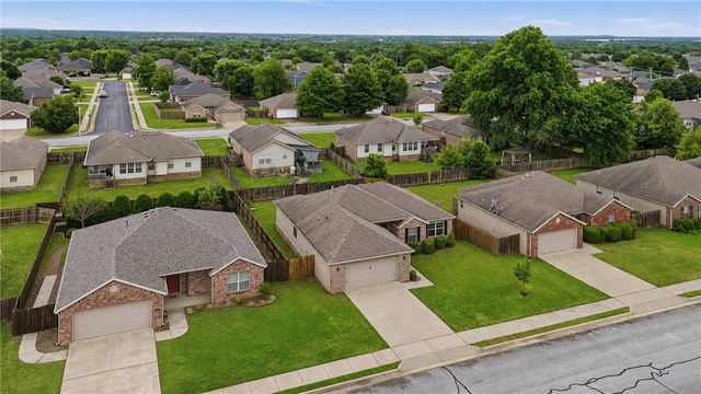 705 Olivia Lane, Centerton, AR 72719