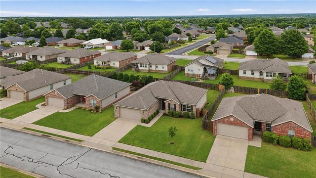 705 Olivia Lane, Centerton, AR 72719