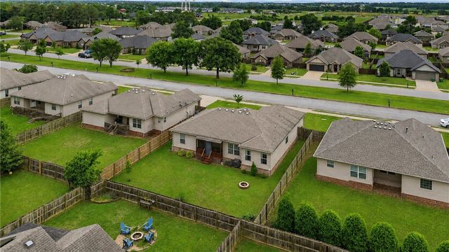 705 Olivia Lane, Centerton, AR 72719