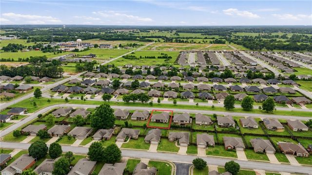 705 Olivia Lane, Centerton, AR 72719