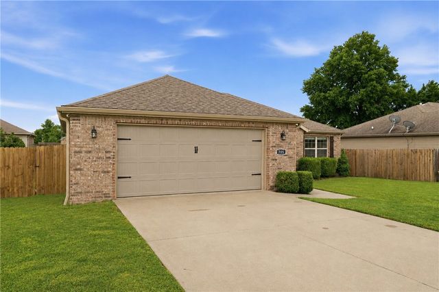 705 Olivia Lane, Centerton, AR 72719