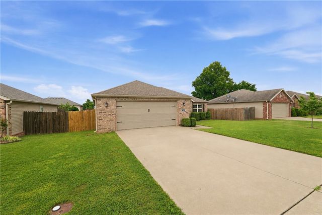 705 Olivia Lane, Centerton, AR 72719