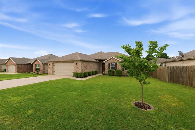 705 Olivia Lane, Centerton, AR 72719