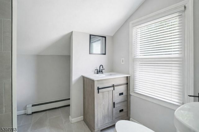 296 Dixon Ave, Paterson City, NJ 07501