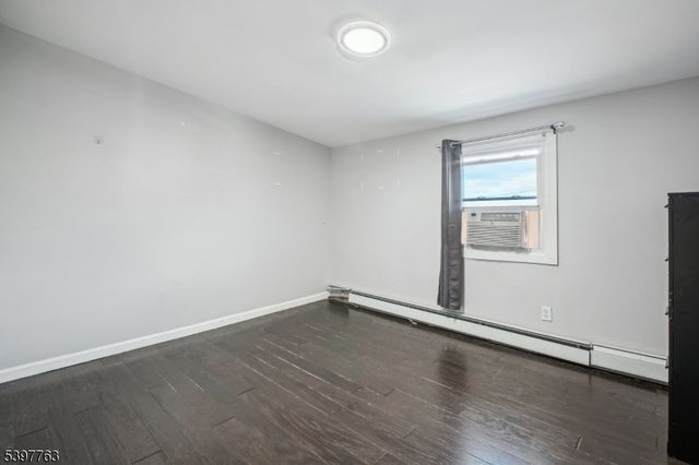 296 Dixon Ave, Paterson City, NJ 07501