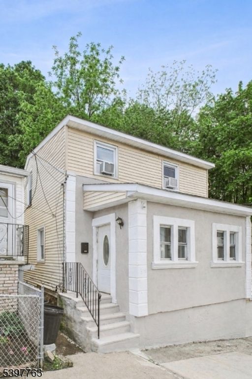 296 Dixon Ave, Paterson City, NJ 07501