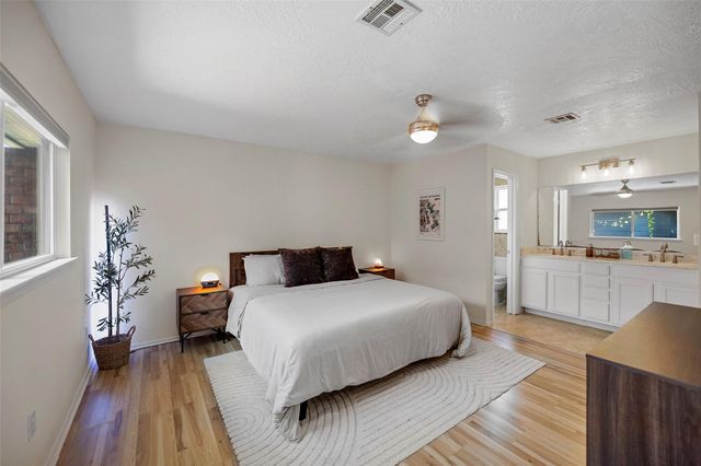 2335 Farriers Bend Drive, Friendswood, TX 77546