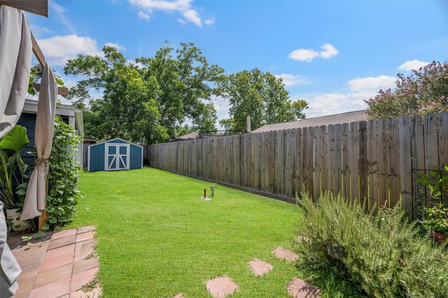 2335 Farriers Bend Drive, Friendswood, TX 77546