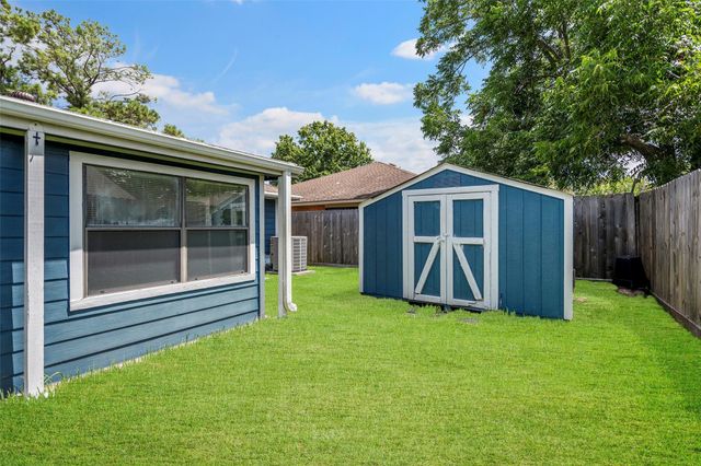 2335 Farriers Bend Drive, Friendswood, TX 77546