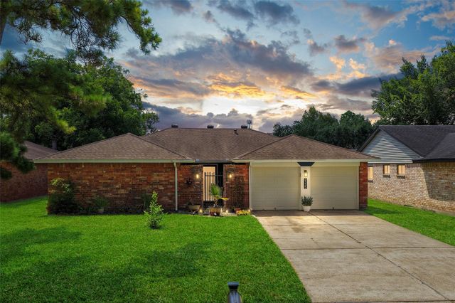 2335 Farriers Bend Drive, Friendswood, TX 77546