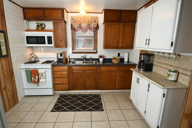 25248 Front Street, Mattawan, MI 49071