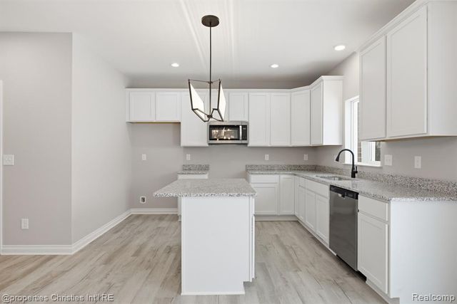 23188 Waterview Drive, New Boston, MI 48164