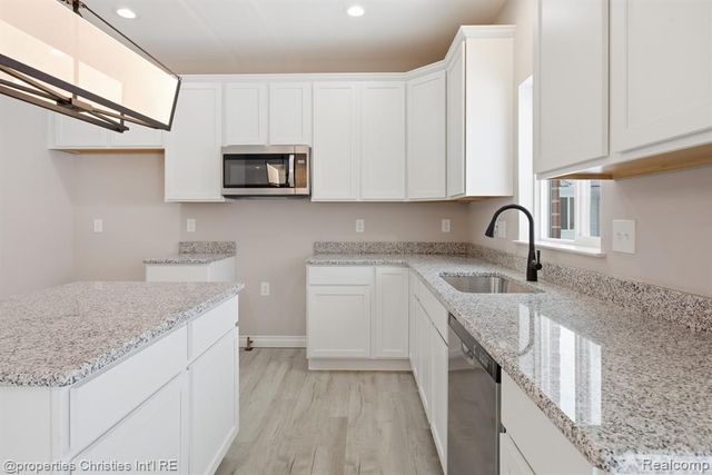 23188 Waterview Drive, New Boston, MI 48164