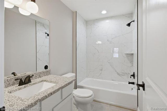 23188 Waterview Drive, New Boston, MI 48164