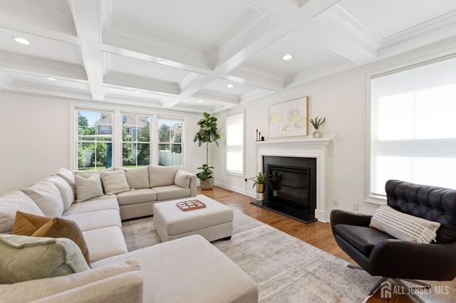 26 Washington Place, Metuchen, NJ 08840
