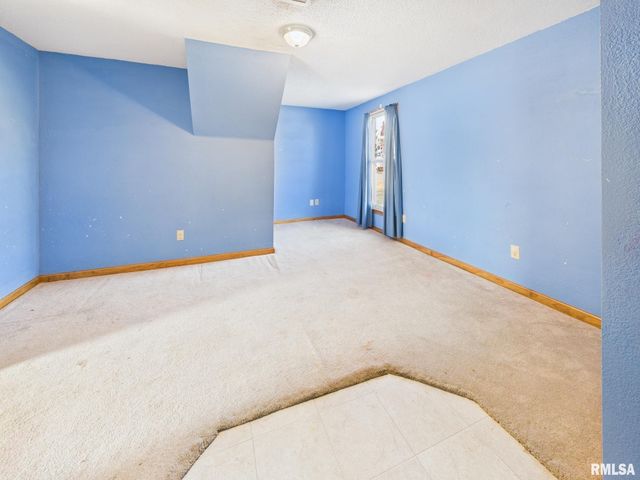 858 N DIAMOND Street, Jacksonville, IL 62650