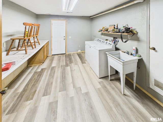 858 N DIAMOND Street, Jacksonville, IL 62650