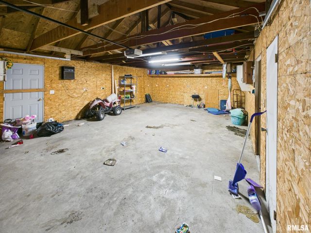 858 N DIAMOND Street, Jacksonville, IL 62650