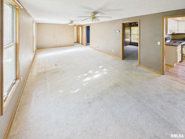 858 N DIAMOND Street, Jacksonville, IL 62650