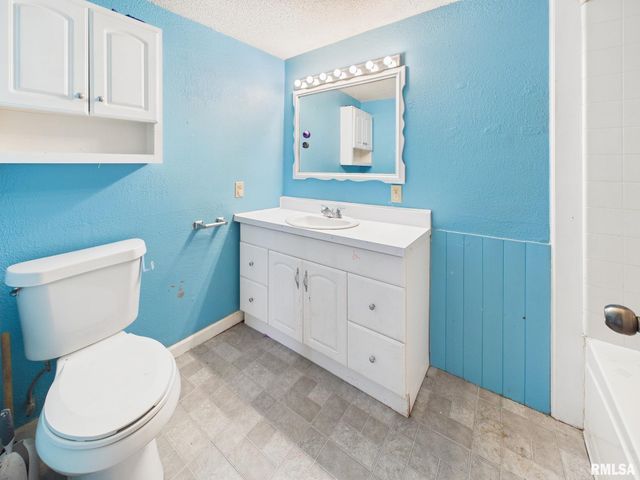 858 N DIAMOND Street, Jacksonville, IL 62650