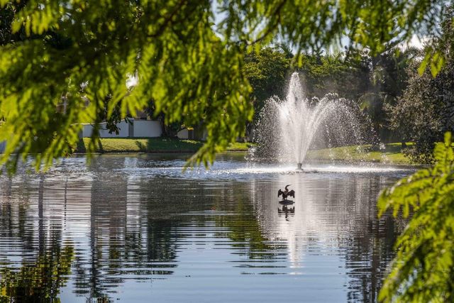 3303 Aruba Way g4, Coconut Creek, FL 33066