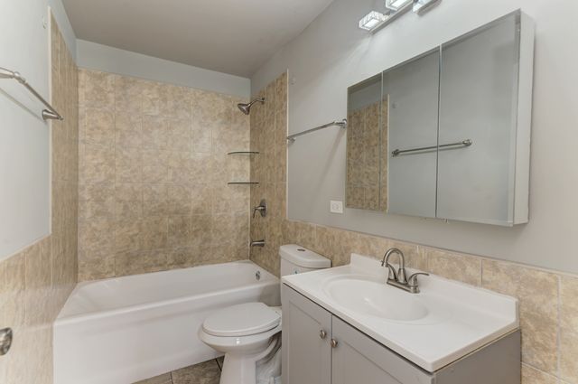 2837 Oxford Drive, Markham, IL 60428