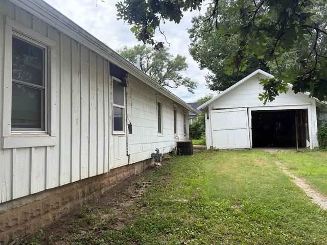 521 S Topeka, El Dorado, KS 67042