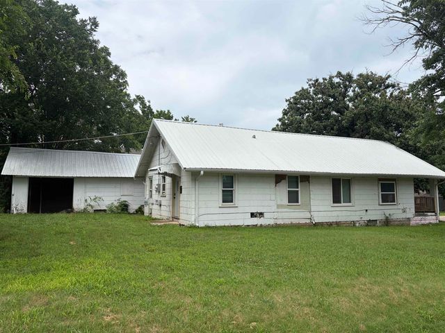 521 S Topeka, El Dorado, KS 67042