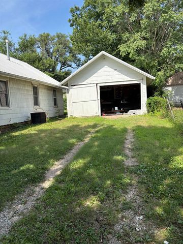 521 S Topeka, El Dorado, KS 67042