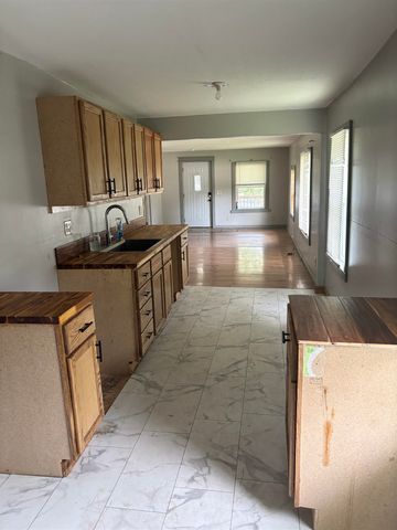 521 S Topeka, El Dorado, KS 67042