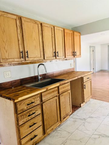 521 S Topeka, El Dorado, KS 67042