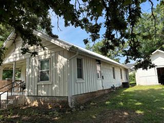 521 S Topeka, El Dorado, KS 67042