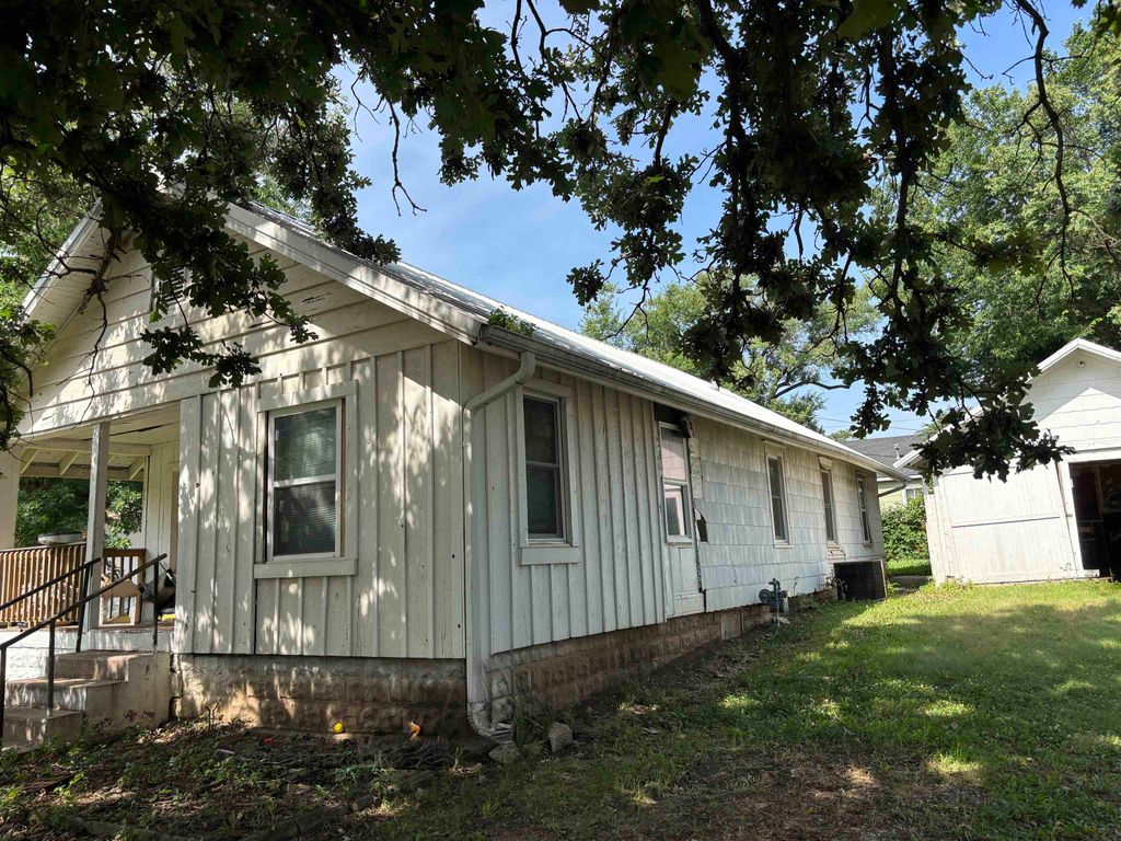 521 S Topeka, El Dorado, KS 67042