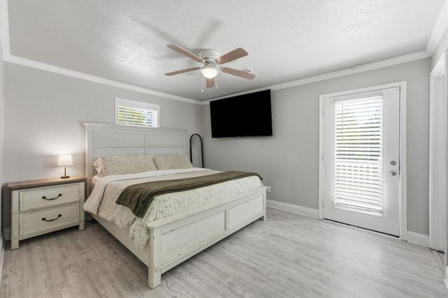 625 Shadylawn Street, Shoreacres, TX 77571