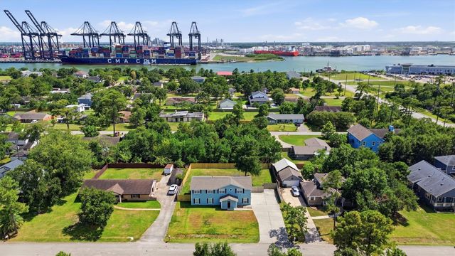 625 Shadylawn Street, Shoreacres, TX 77571