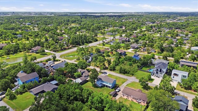 625 Shadylawn Street, Shoreacres, TX 77571