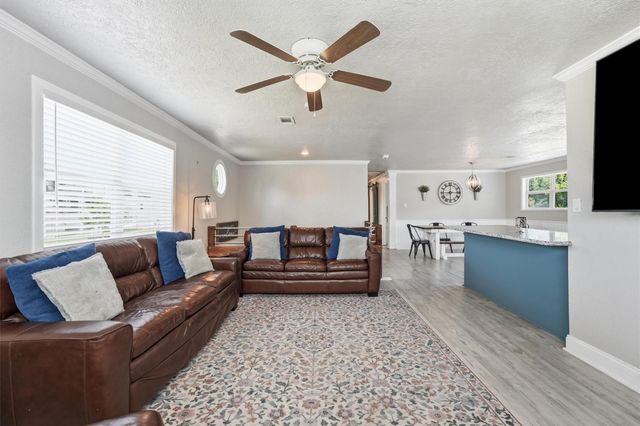625 Shadylawn Street, Shoreacres, TX 77571