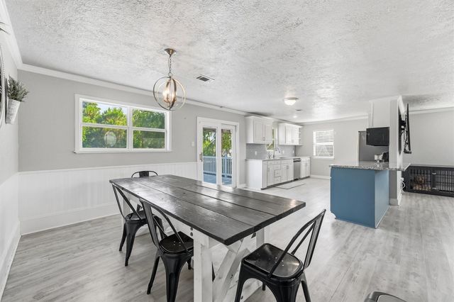 625 Shadylawn Street, Shoreacres, TX 77571