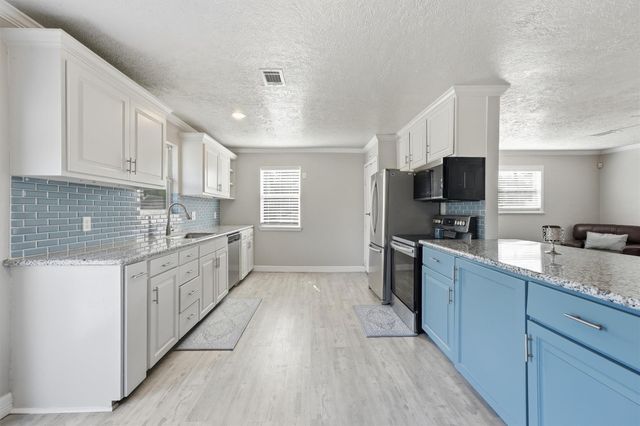 625 Shadylawn Street, Shoreacres, TX 77571