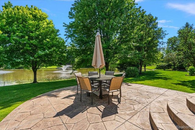 8698 Paul Drive, Washington Township, MI 48094