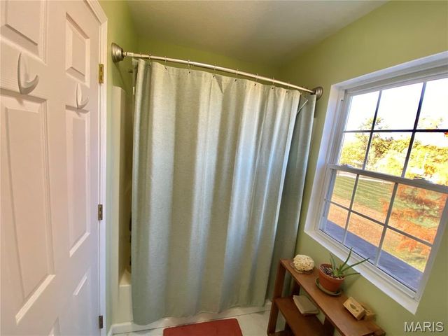 8012 Brickyard Hill Road, Worden, IL 62097