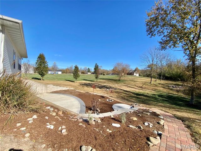 8012 Brickyard Hill Road, Worden, IL 62097