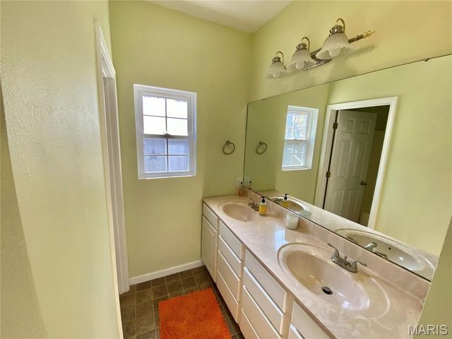 8012 Brickyard Hill Road, Worden, IL 62097