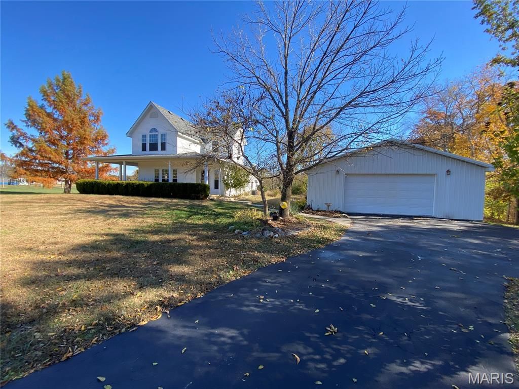 8012 Brickyard Hill Road, Worden, IL 62097