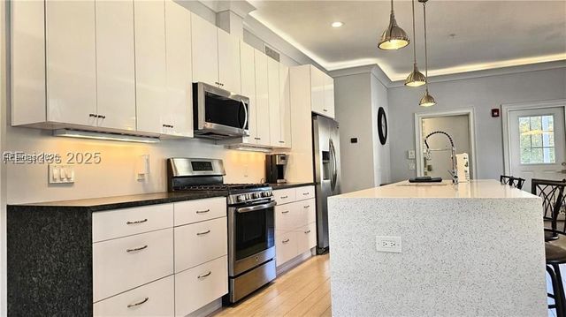 200 Bluffton Rd Ste 2, Bluffton, SC 29910